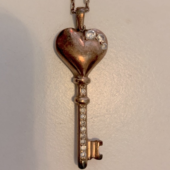 Stamped 925, rose gold coloured key necklace with faux diamonds on chain - Picture 2 of 7